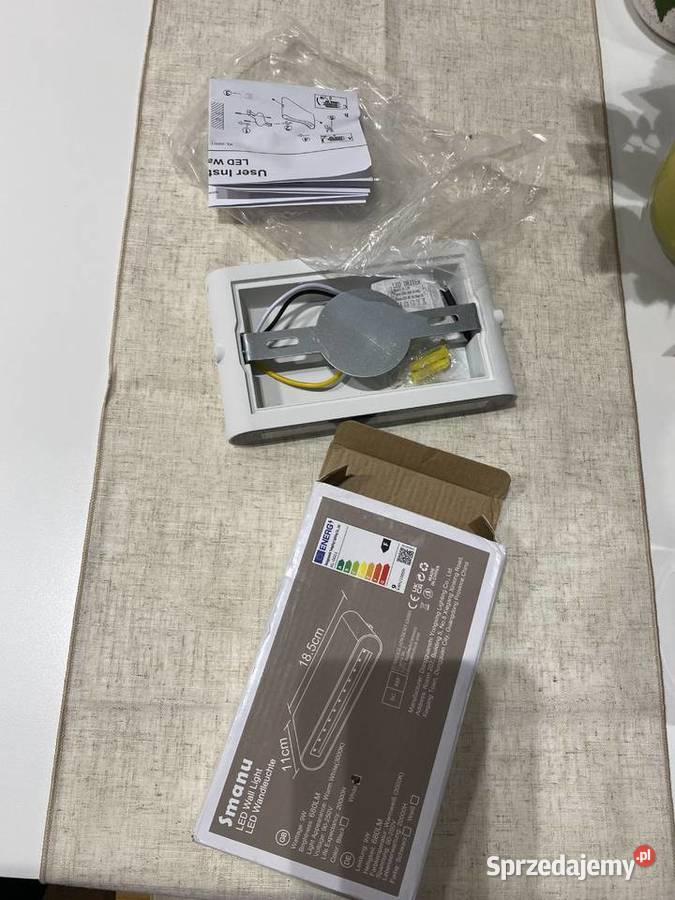 Aluminiowa lampa ścienna LED idealna do sypialni Katowice