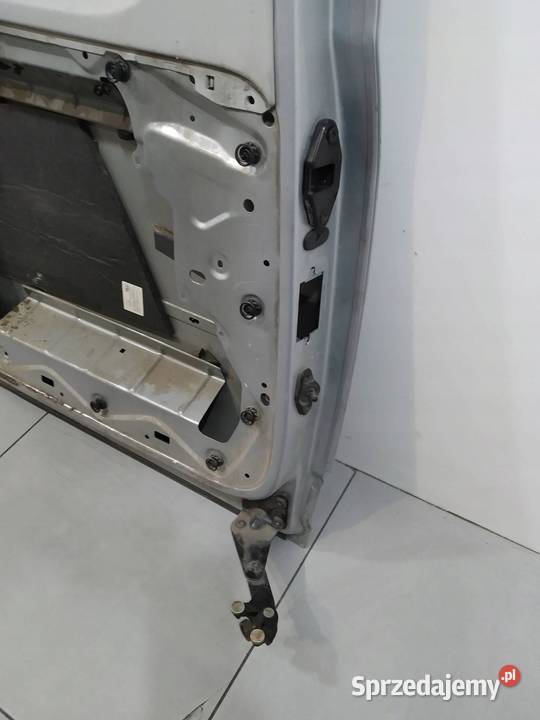 DRZWI LEWE TYŁ PRZESUWNE LIFT SREBRNE VW Rok produkcji 2018 Drzwi sprzedam