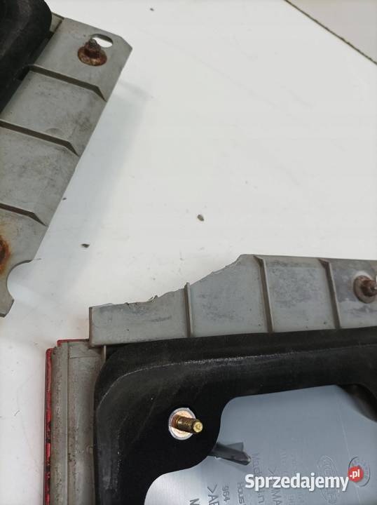 LAMPA TYŁ KOMPLET W KLAPĘ EU 964540 VW sprzedam