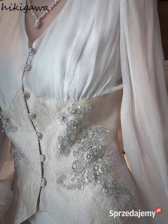 Elegancka bluzeczka z pięknym haftemrozmiar 36 Bluzki i koszule Moda i Styl pomorskie sprzedam