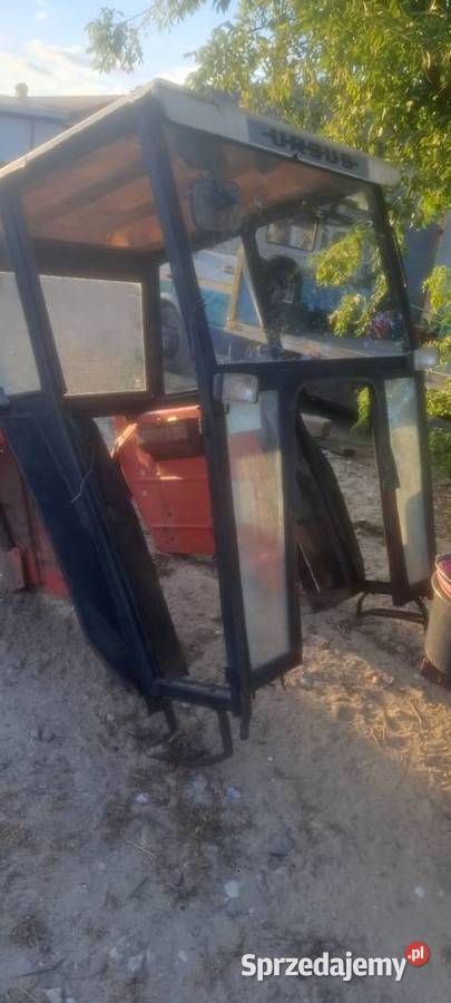 Kabina Ursus 2812 Mf 235 z błotnikami Kabina i karoseria Biała Rawska