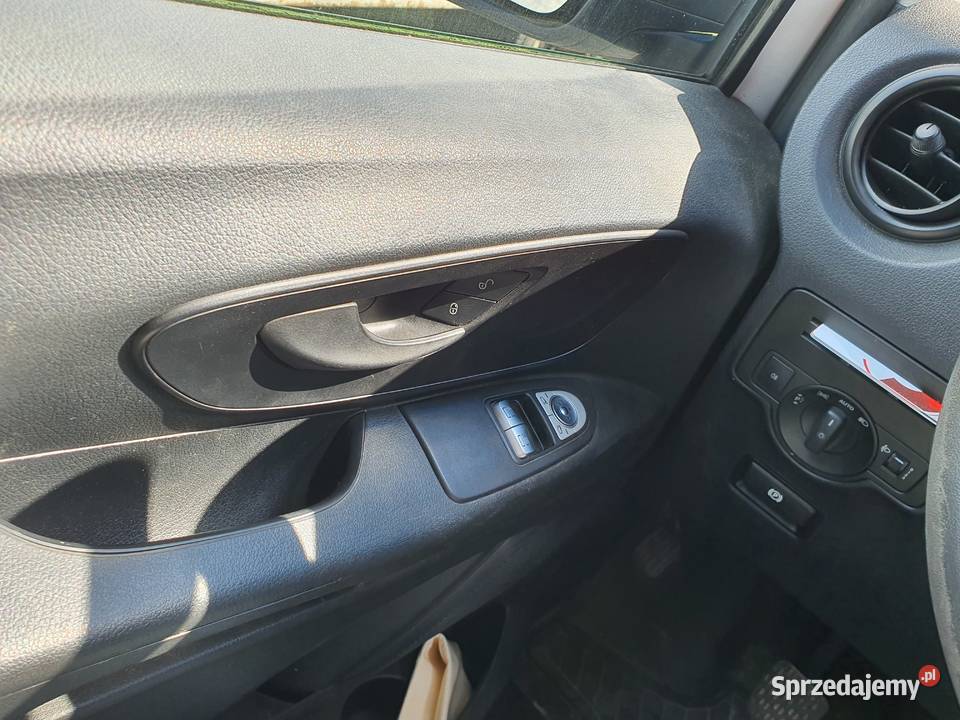 Mercedes Vito W447 111 skrzydełka Rok produkcji 2016 łódzkie