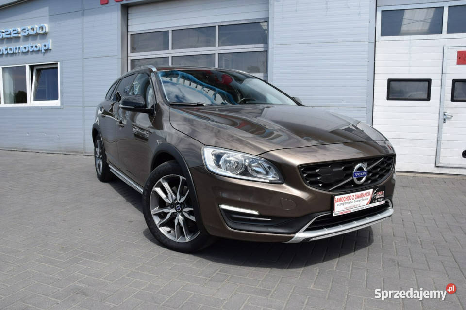 Volvo V60 Cross Country 20 D3 Summum 100 nieuszkodzony Hrubieszów