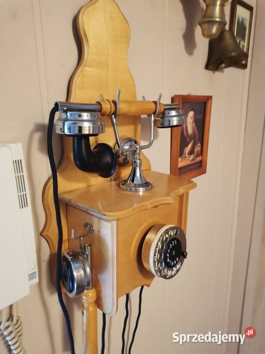 Telefon naścienny Baron z czasów PRL u Kraków