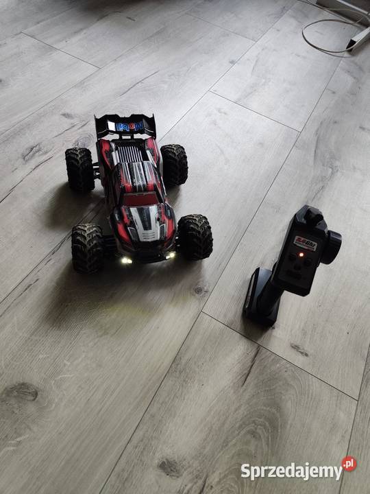 Zdalnie sterowane auto terenowe Pilzno