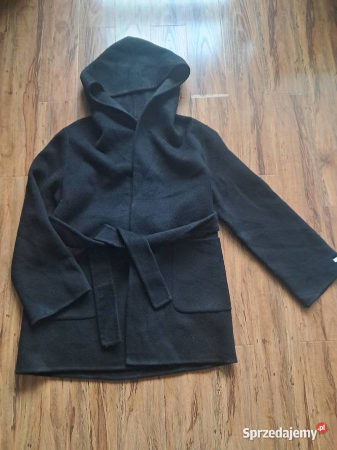 nowy czarny płaszczyk na metce jest M ale to świętokrzyskie Sandomierz