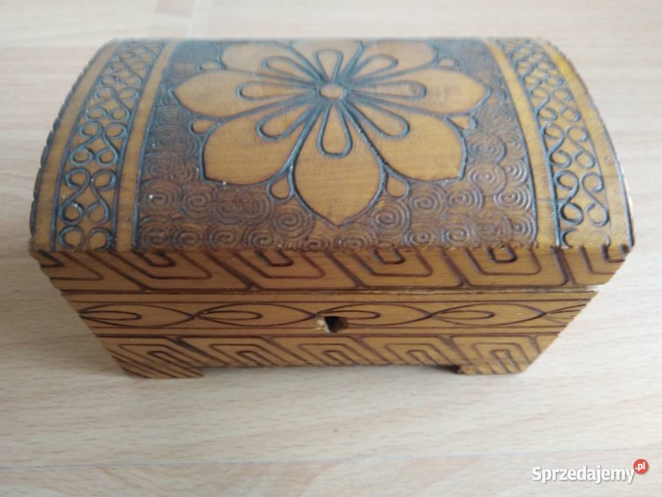 Pudełko szkatułka kuferek drewniane z okresu PRL Lębork