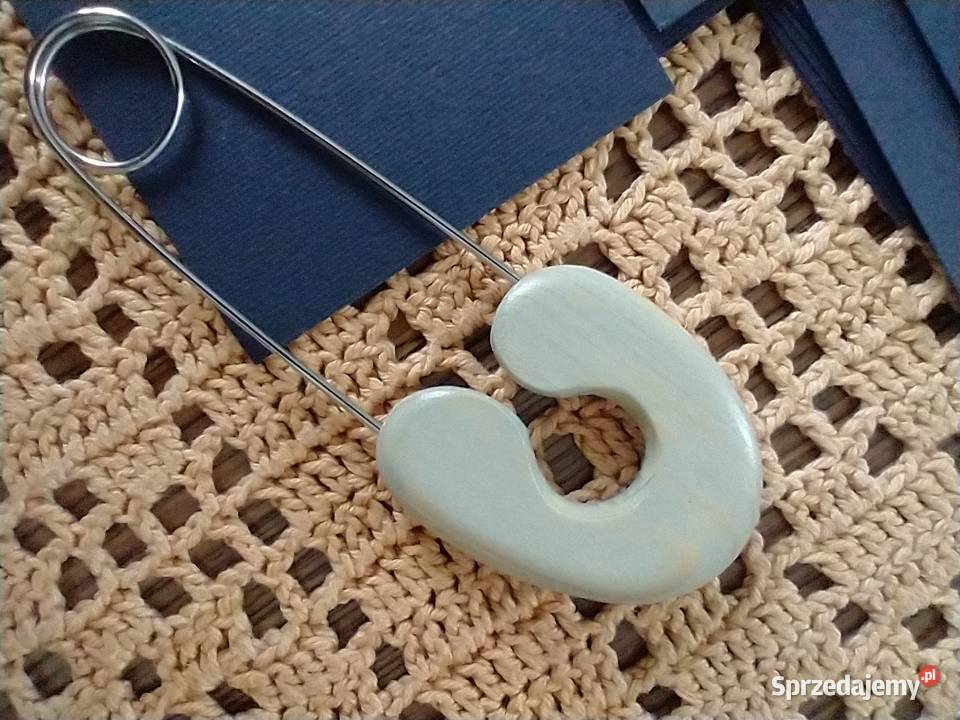 Klasyczna jasno szara broszka agrafka drewno Łódź