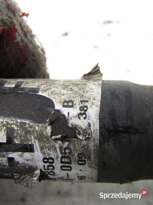 PÓŁOŚ PRZEDNIA PRAWY PRZÓD 13 VVTI TOYOTA YARIS