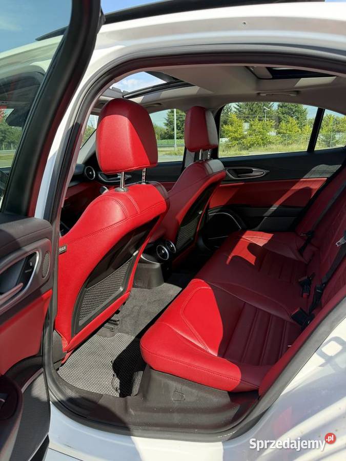 Alfa Romeo Giulia do ślubu białą biały samochód Goworowo