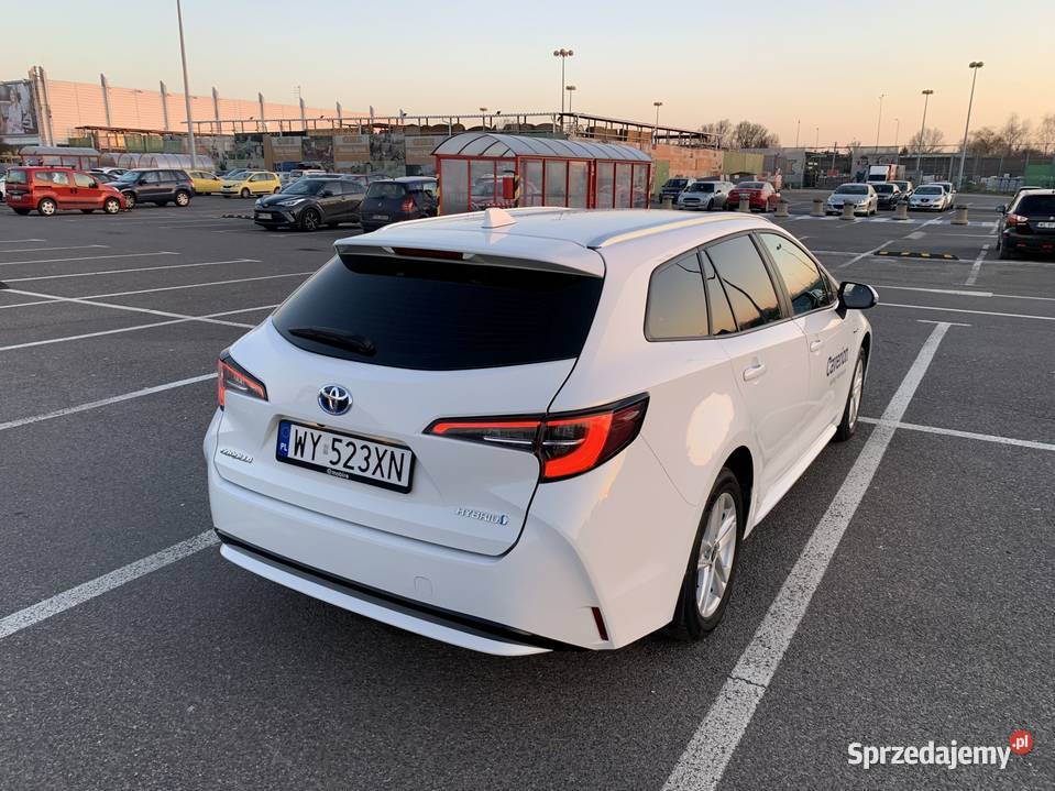 Toyota Corolla Kombi 18 Hybryda 98 2021r Stan