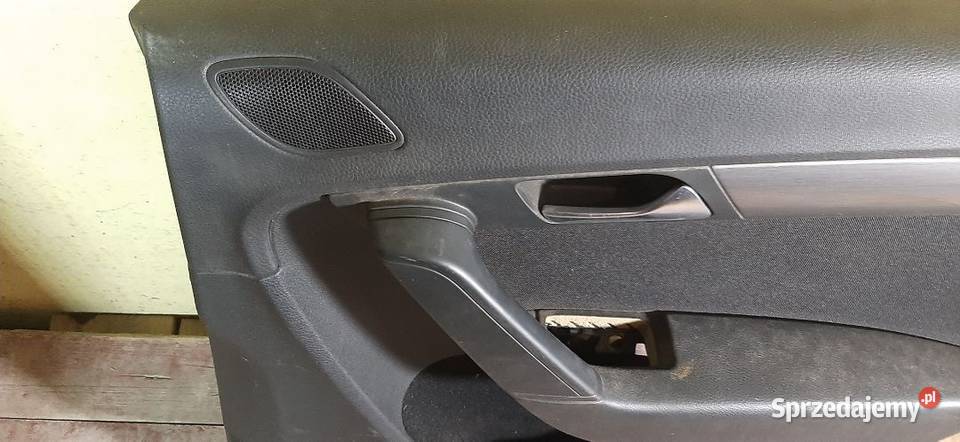 Boczek tapicerka drzwi prawy tył VW Passat B7 osobowe