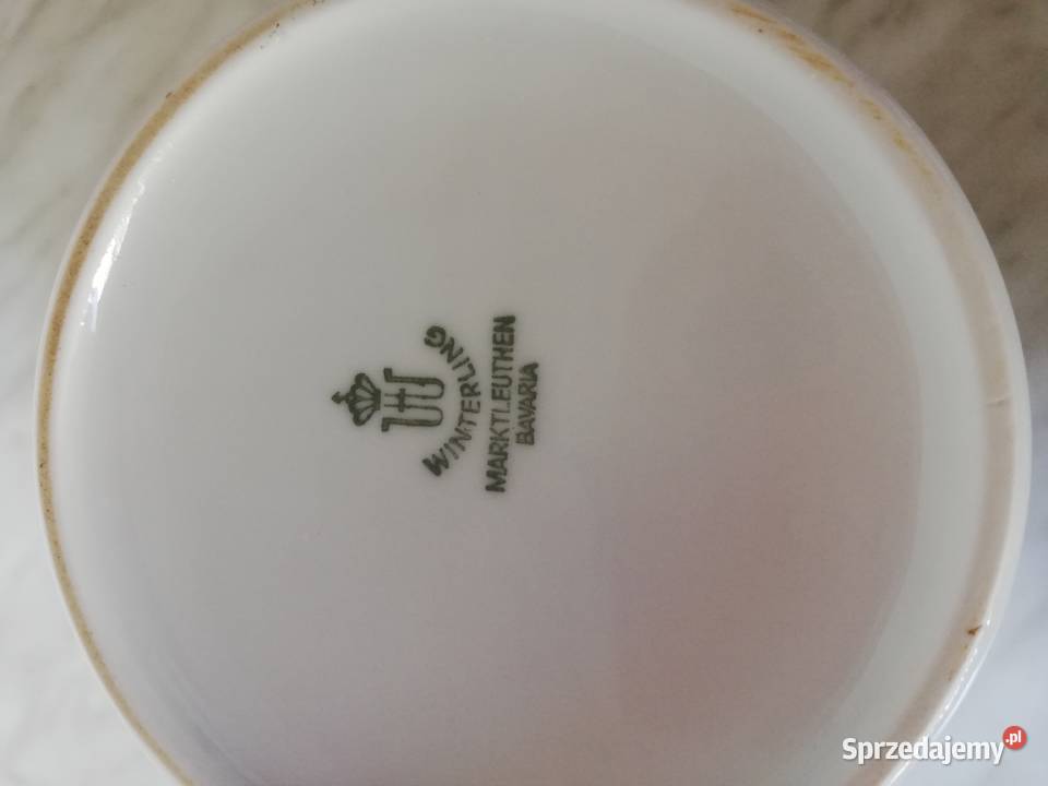 Porcelanowy dzbanek z różą do herbaty z sitkiem sprzedam
