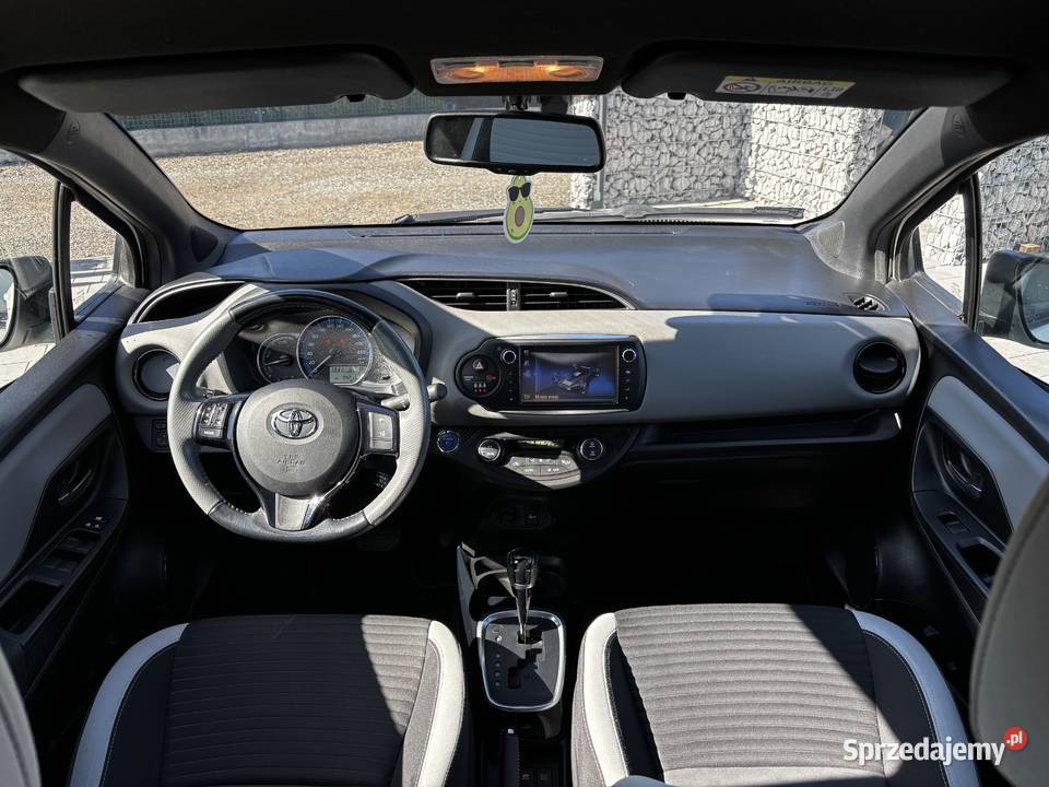 Yaris 2017 98000 Hybrid nieuszkodzony Yaris Gdów sprzedam