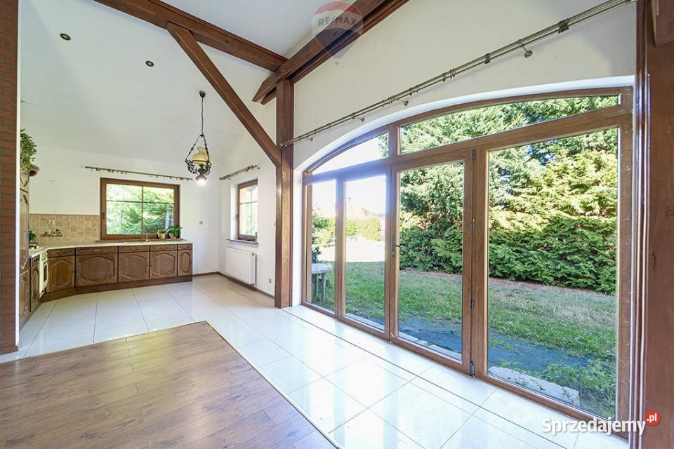 Dom parterowy wysoka hala garaże i pół hektara Błonie