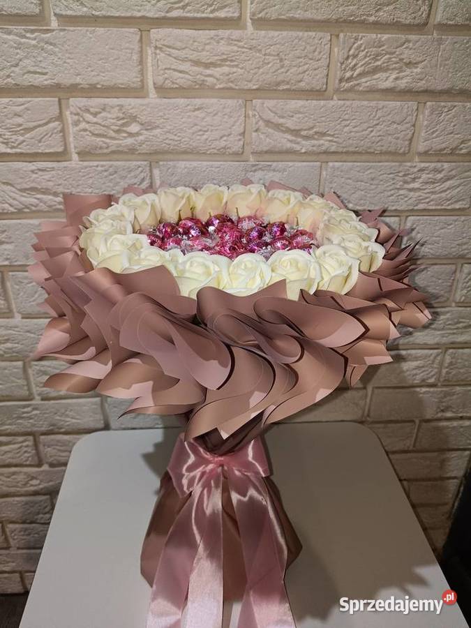 Bukiet na urodziny Walentynki Box ze słodyczy beżowy Lądek sprzedam