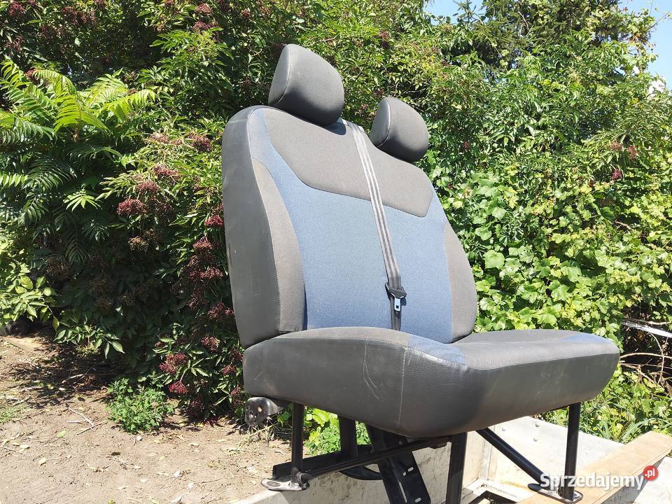 Renault Trafic Fotel pasażer kanapa prawy przód Września