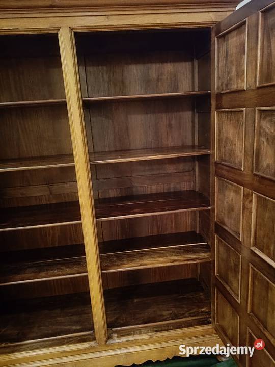 Stara piękna szafa bieliźniarka z drewna