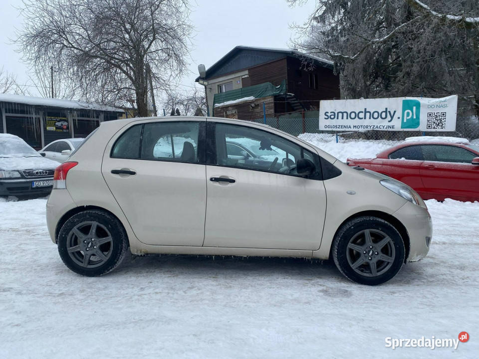 Toyota Yaris 10vvti 68 klima 90 bez w kładu stan garażowany Gdańsk