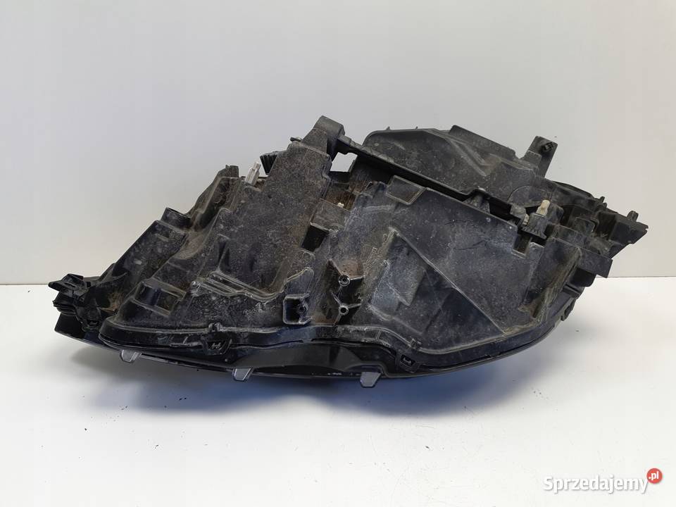 LAMPA PRAWA Volvo V90 S90 II prawy przód Rudka