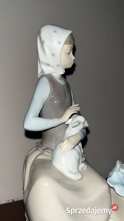 Figurka Dziewczyny z owieczką i taczką pełną Gdańsk