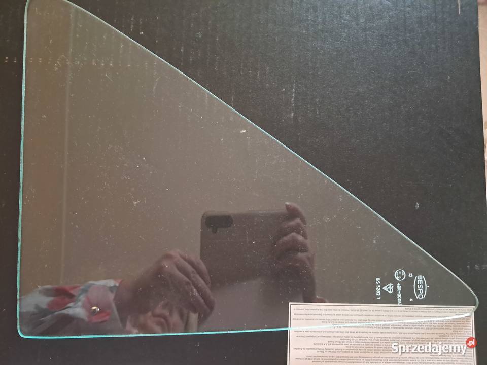 Szyba boczna trójkątna BESPO Warszawa