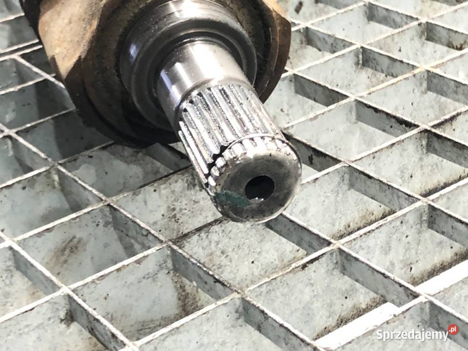 PÓŁOŚ PRAWY PRZÓD HYUNDAI i20 II 11 75 PRZEGUB