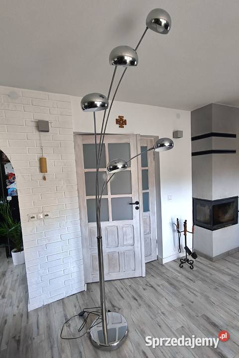 Wysoka stabilna srebrna lampa podłogowa 5 Górki Wielkie