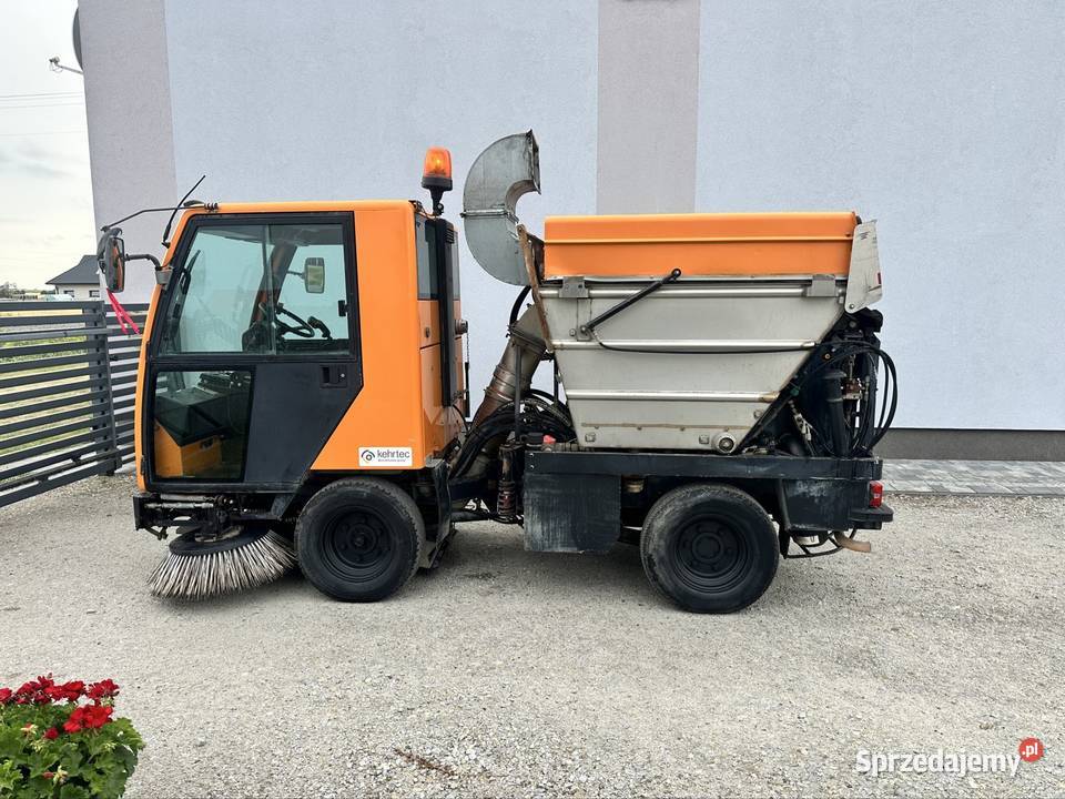 Zamiatarka BUCHER CityCat 2000 z silnikiem Rząśnia