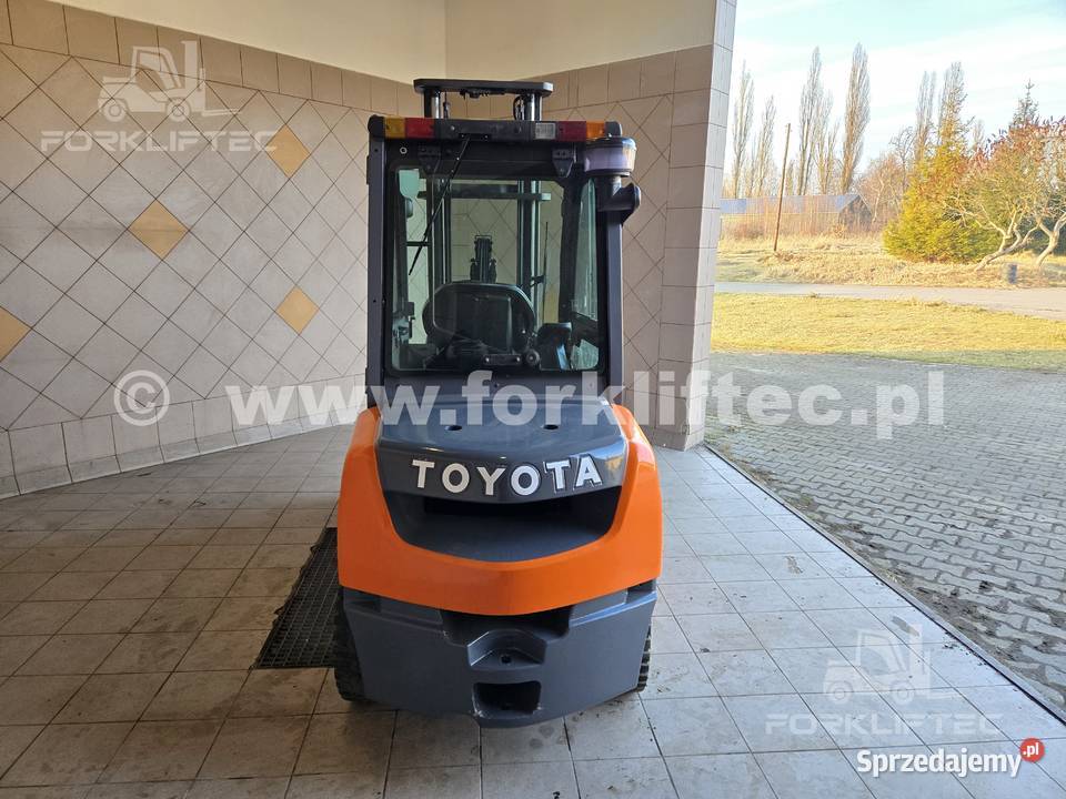 Wózek widłowy TOYOTA 8FDF30 maszt 4 m wolny skok diesel Lędziny