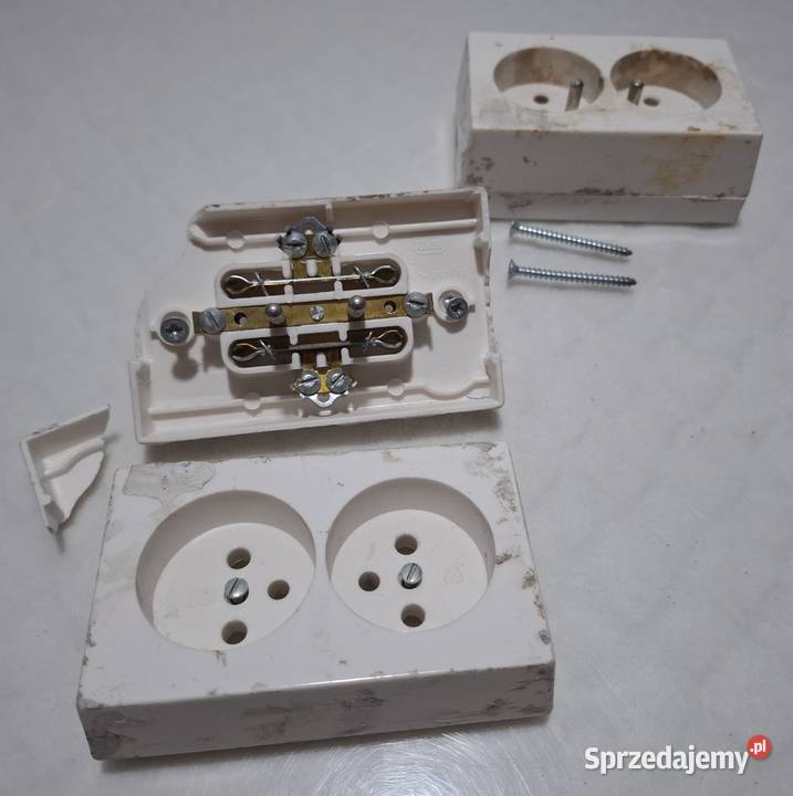 Gniazdko podwójne nadtynkowe z uziemieniem Gniazda Czeladź