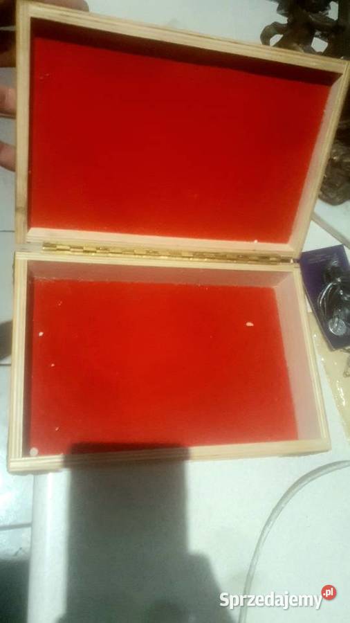 Stara ukrainska drewniana szkatulka zdobiona Zielona Góra