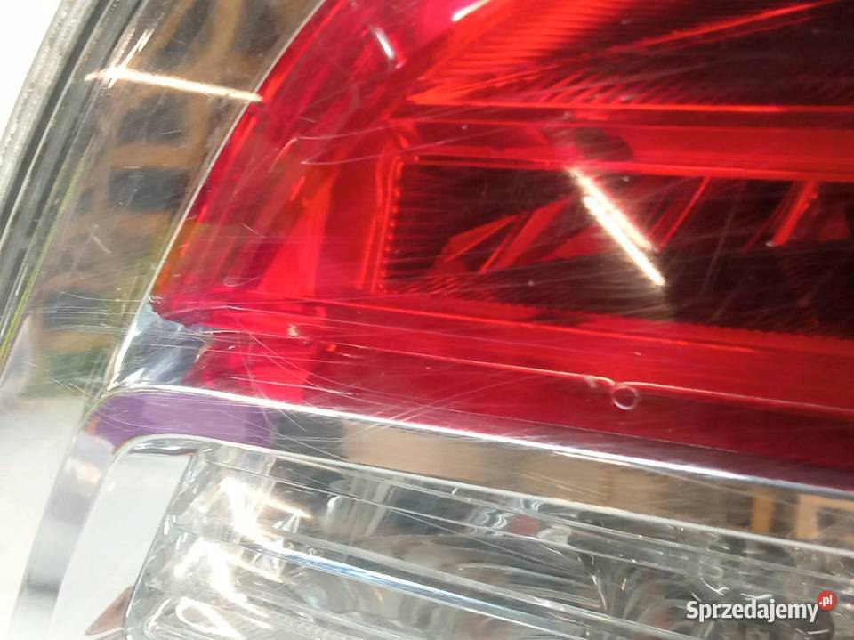 LAMPA TYŁ W KLAPĘ PRAWA TD11513F0 Mazda CX9 I