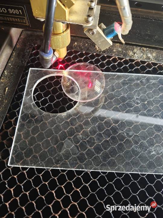 Montaż reklam oklejanie witryn Łódź