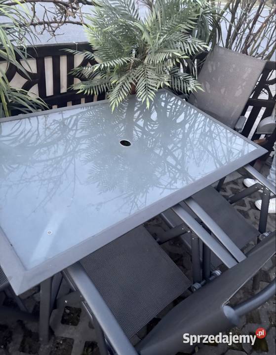 Zestaw stolik ogrodowy szklany plus 4 krzesła metal sprzedam