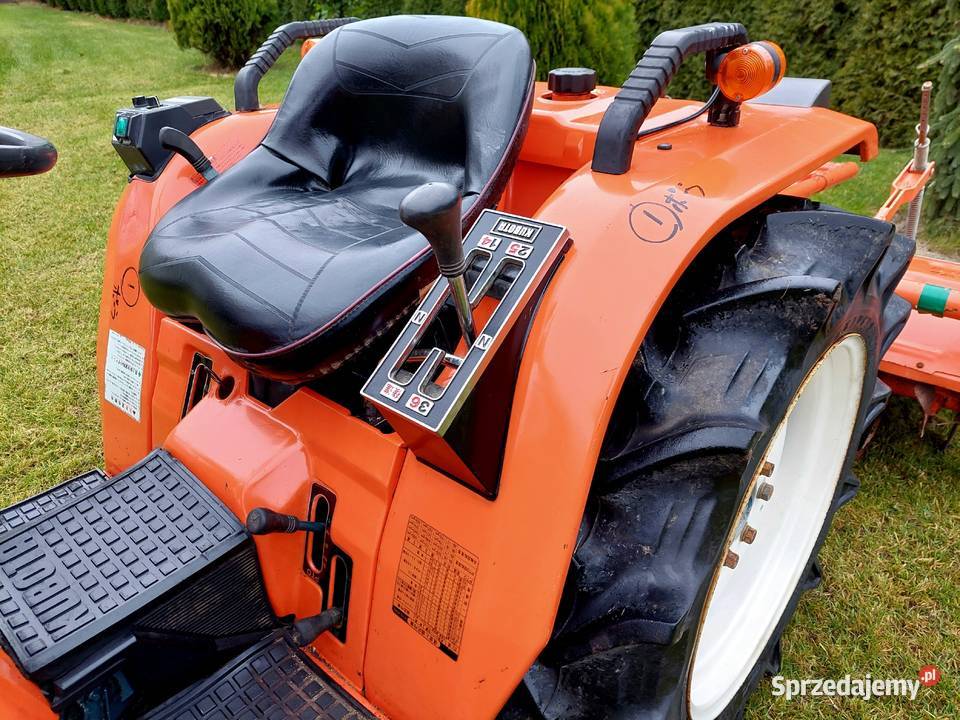 Traktorek Kubota 17 4x4 Oryginał ładowacz Napęd 4x4 Góra