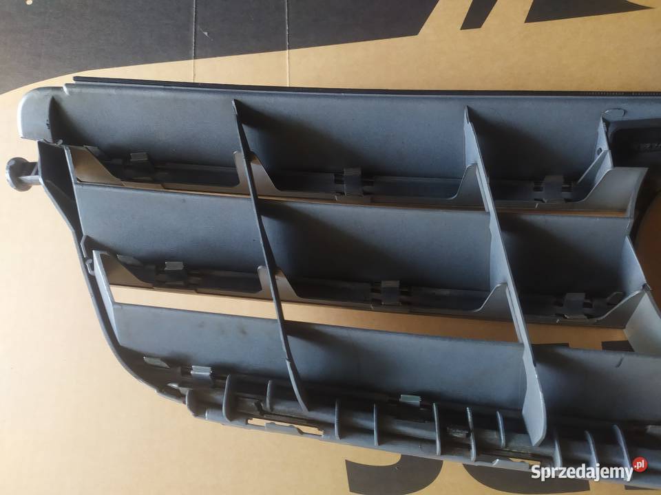 Mercedes cklasa w204 lift 1114r atrapa przednia osobowe sprzedam