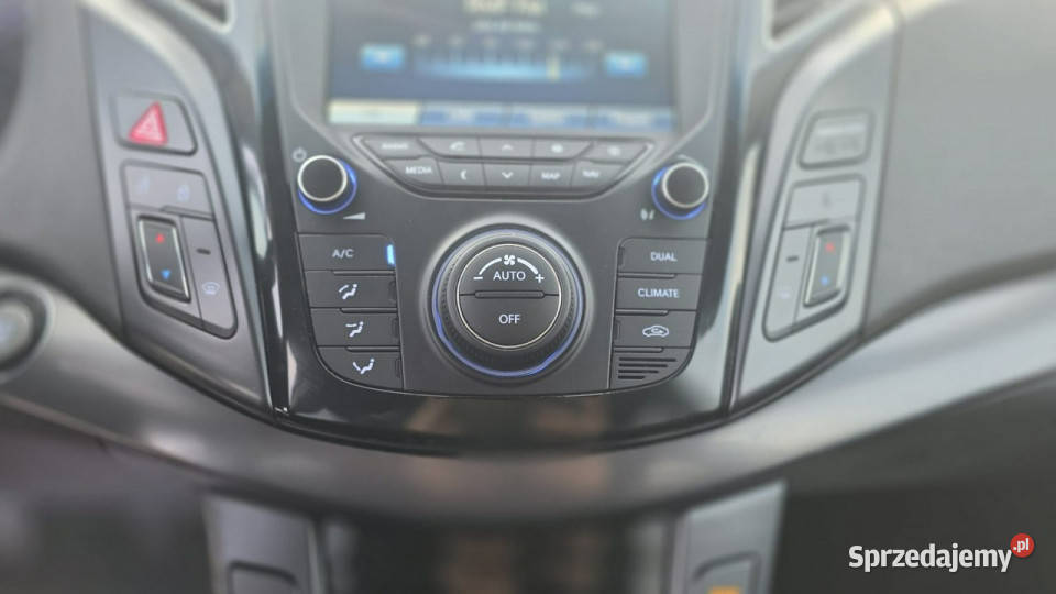 Hyundai i40 ledy xsenon duza navi mały przebieg podgrzewane fotele sprzedam