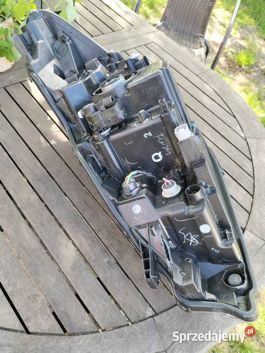 Lampa przednia prawa Toyota Yaris III 3 LIFT Chocianów