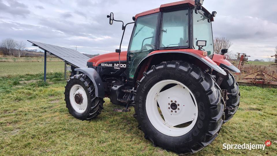 Ciągnik NEW Holland M 100, CASE