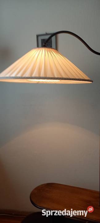 Drewniana lampa podłogowa ze stolikiem ruchome Skierniewice