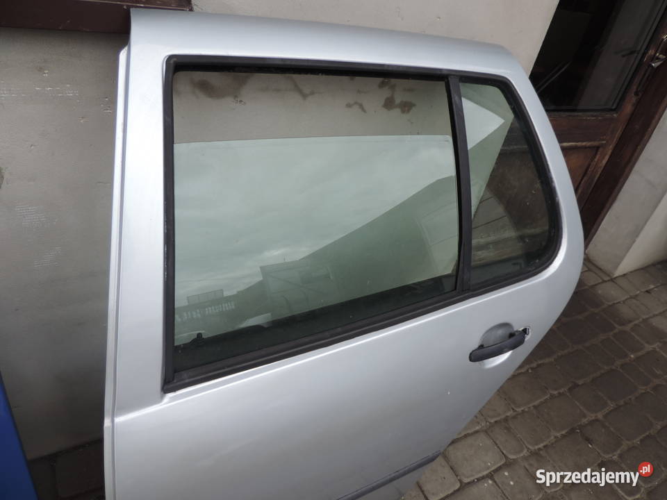 VOLKSWAGEN GOLF 4 5D DRZWI LEWY TYŁ Rok produkcji 2002 Nowy Sącz