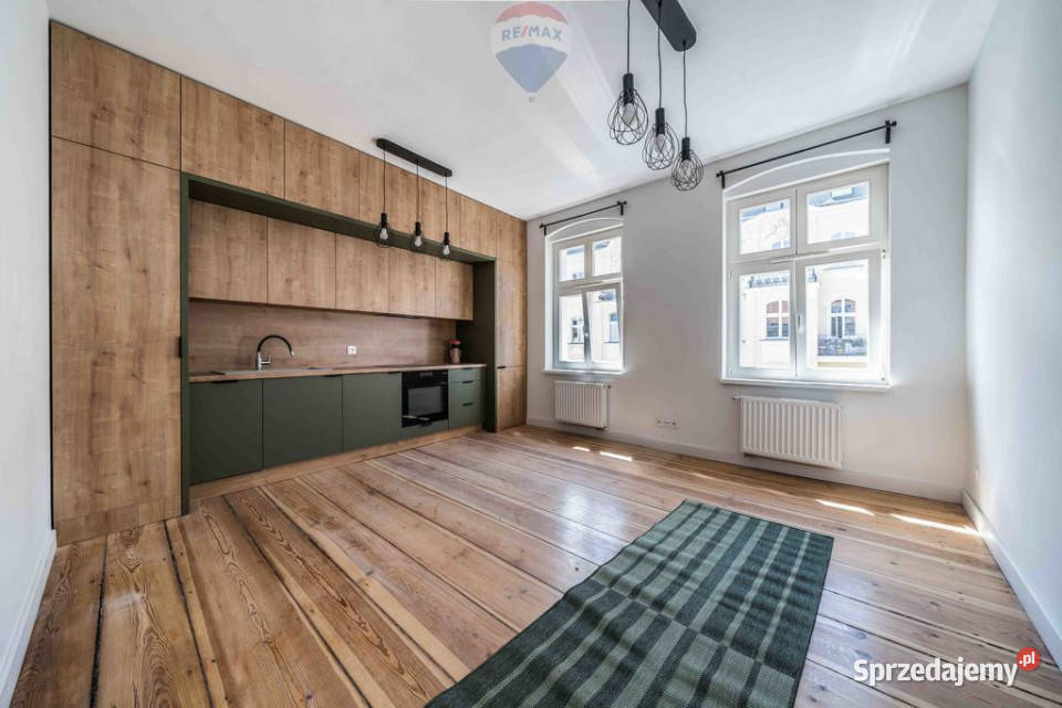 Ładna kawalerka kamienica winda Stare Miasto