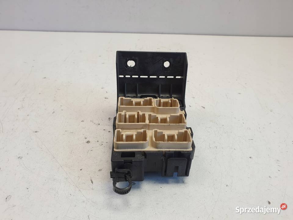 Corolla Verso II 22 D4D SKRZYNKA BEZPIECZNIKÓW