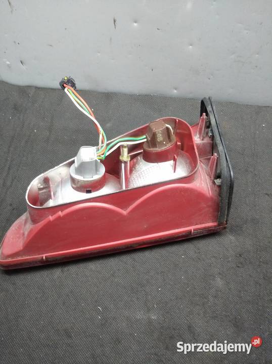 Peugeot 607 lampa lewy tył w klapę