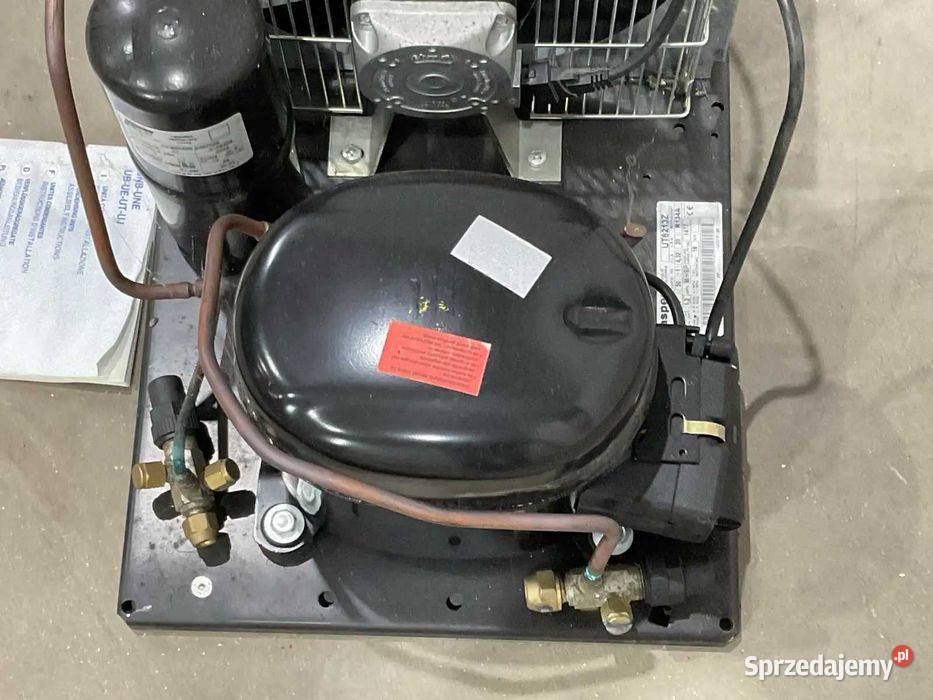 Agregat chłodniczy 1477W UNEK6214ZUT6213Z R134A Góra