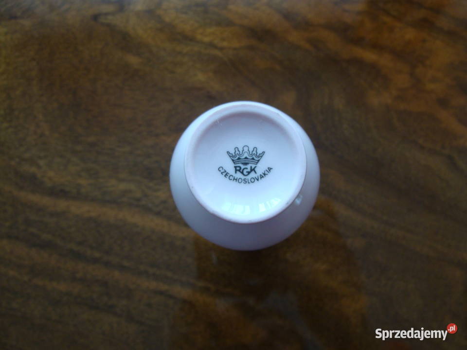 Wazonik z różowej porcelany RGK