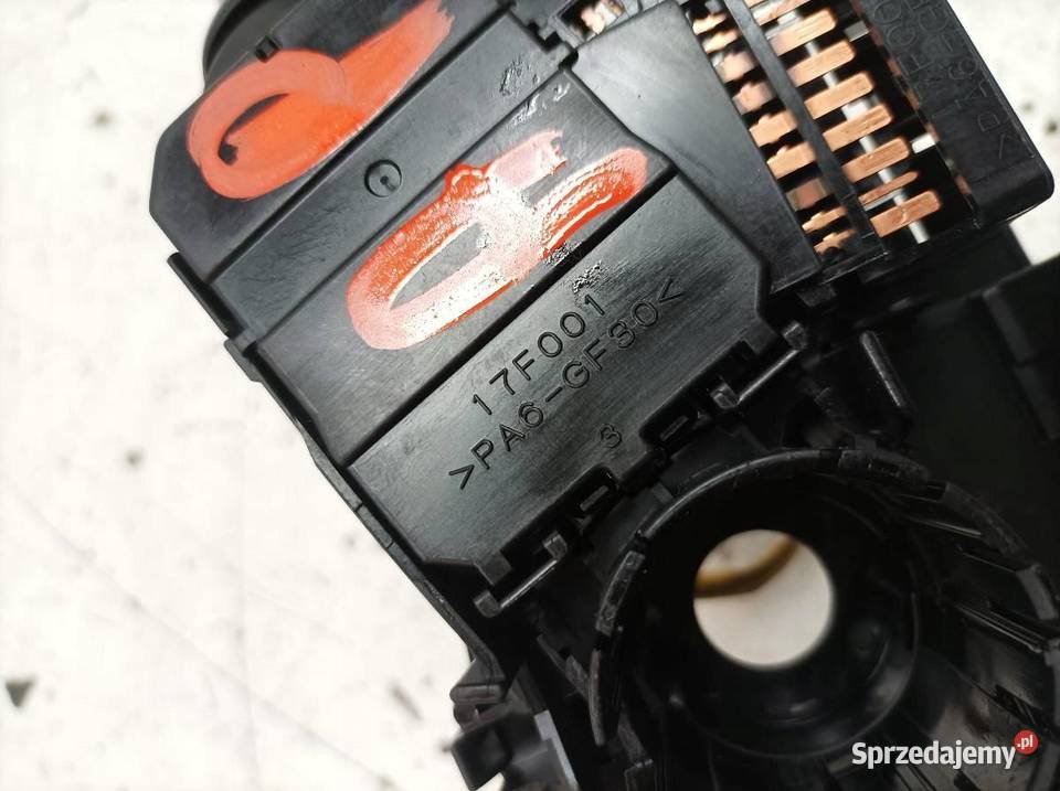 PRZEŁĄCZNIK ZESPOLONY 17F610 Toyota Auris I