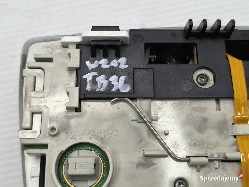 LAMPKA PODSUFITKI KABINY MERCEDES ECLASA W212 Oświetlenie kabiny