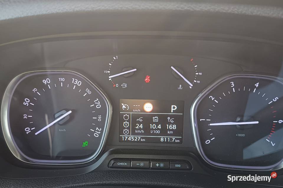 Peugeot Traveller L2 20 EAT8 Business VIP Rok produkcji 2018 Sanniki